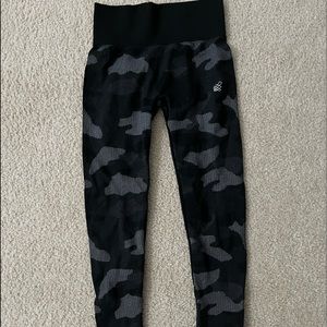CAMO WORKOUT LEGGINGS!